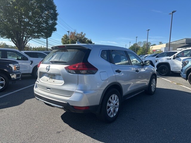 2019 Nissan Rogue S photo 2