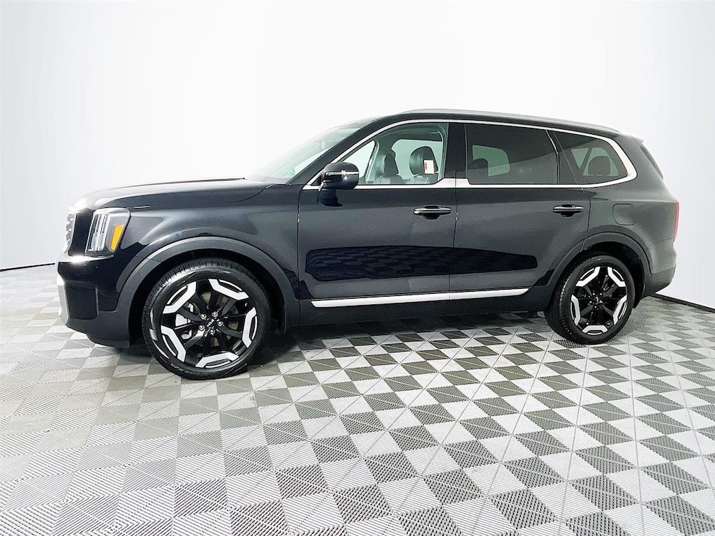 Used 2024 Kia Telluride S SUV