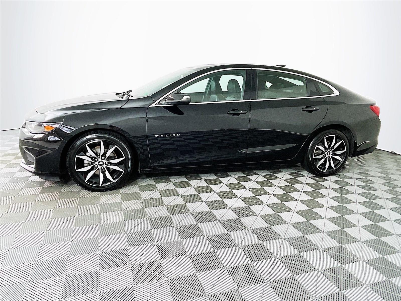 2018 Chevrolet Malibu 1LT photo 2