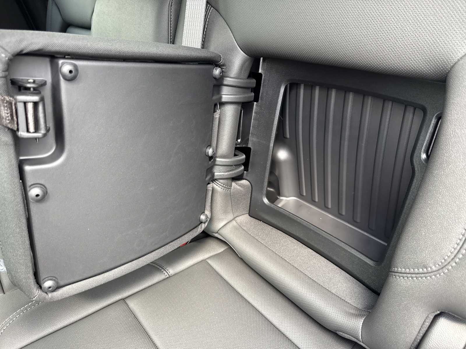 2026 GMC Sierra 1500 SLT - Photo 20
