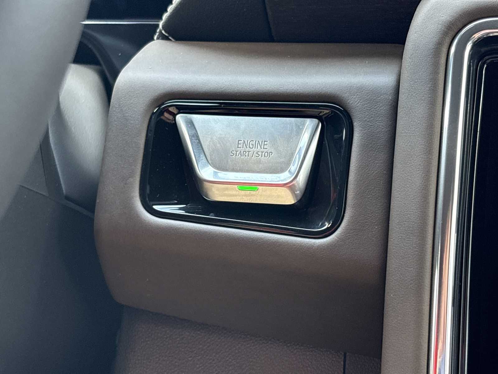 2026 GMC Yukon XL Denali Ultimate - Photo 8