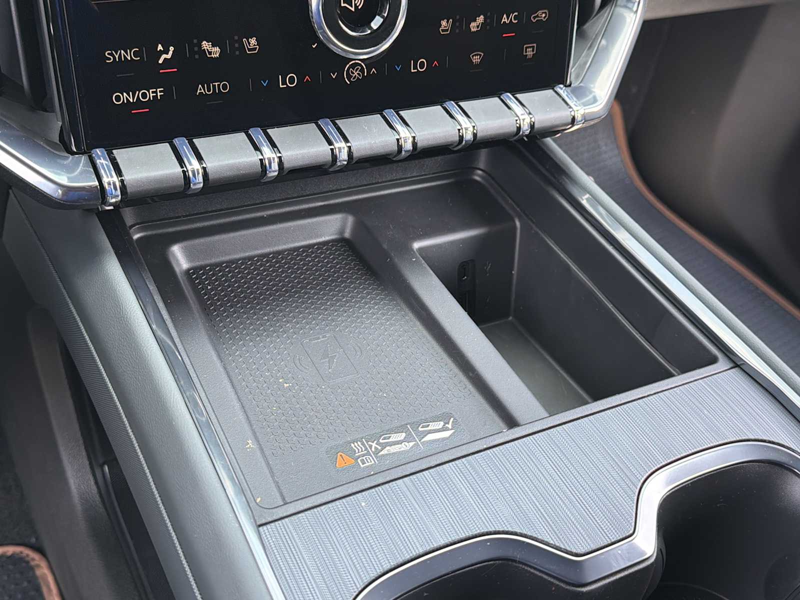 2026 GMC Acadia AT4 - Photo 9