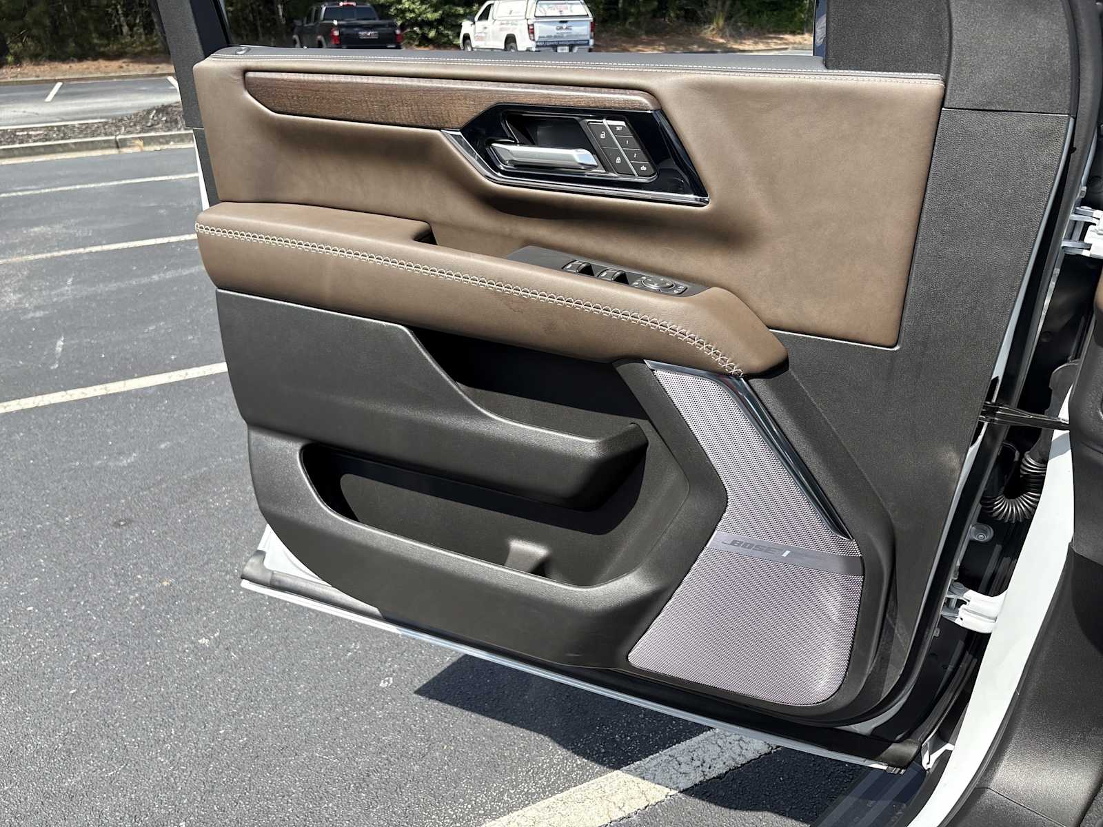 2026 GMC Yukon XL Denali Ultimate - Photo 13