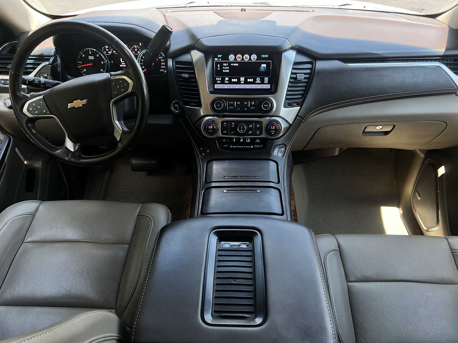 2019 Chevrolet Tahoe Premier photo 2