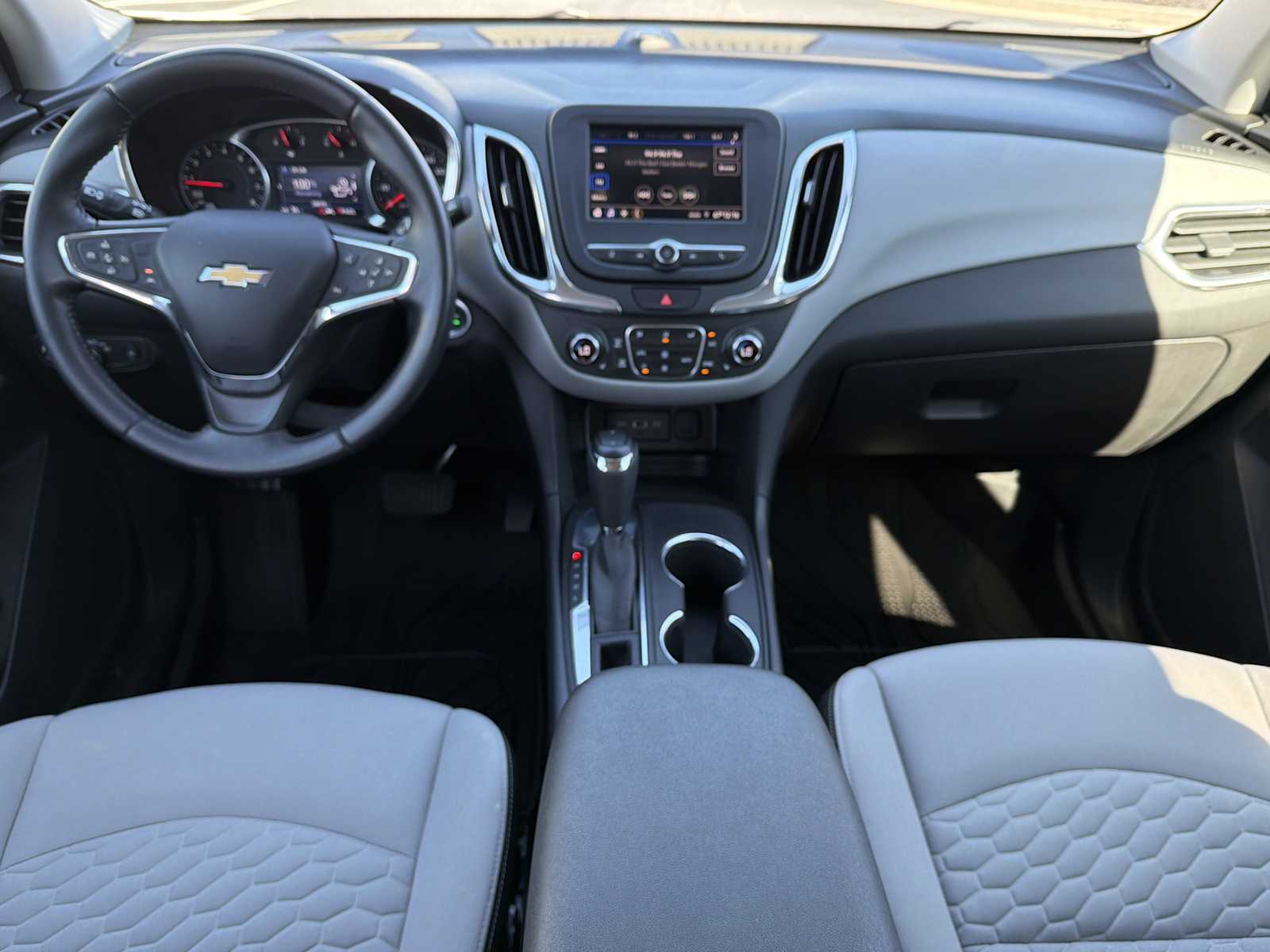 2020 Chevrolet Equinox LT photo 2