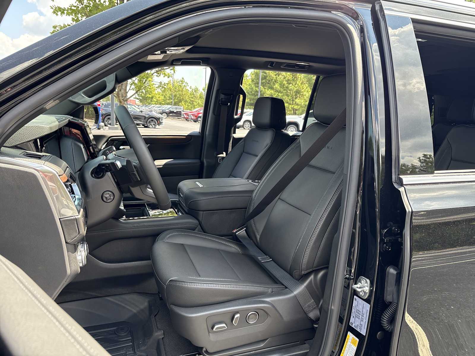 2026 GMC Yukon Denali - Photo 16