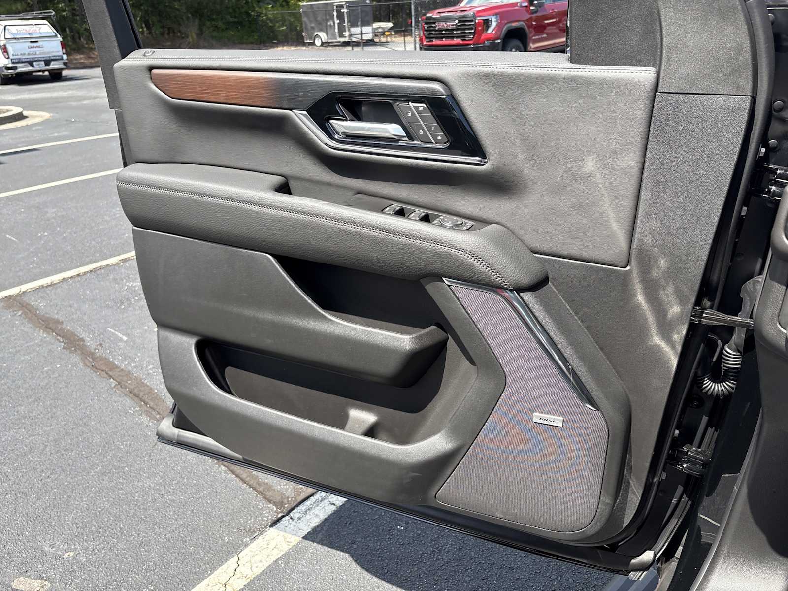 2026 GMC Yukon Denali - Photo 12