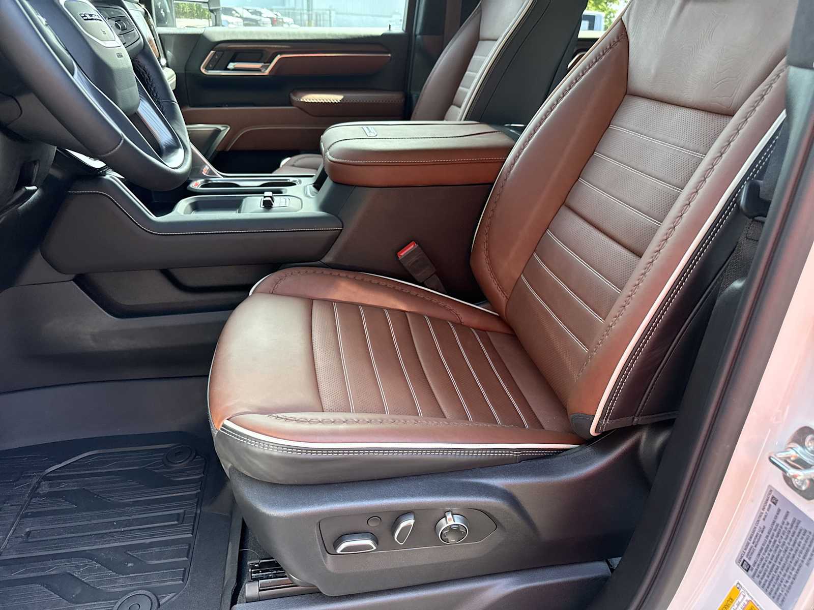 2025 GMC Sierra 3500HD Denali Ultimate - Photo 26