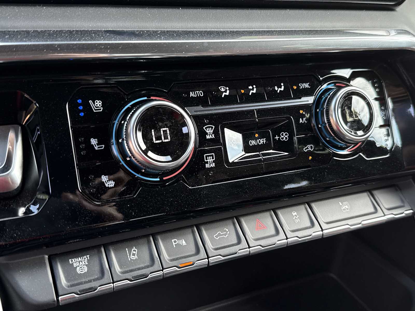 2025 GMC Sierra 3500HD Denali Ultimate - Photo 9