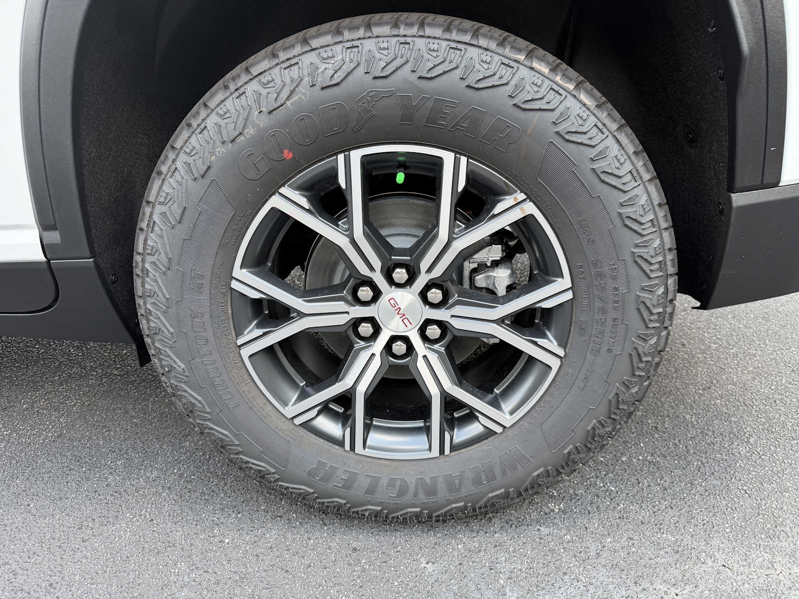 2026 GMC Acadia AT4 - Photo 29