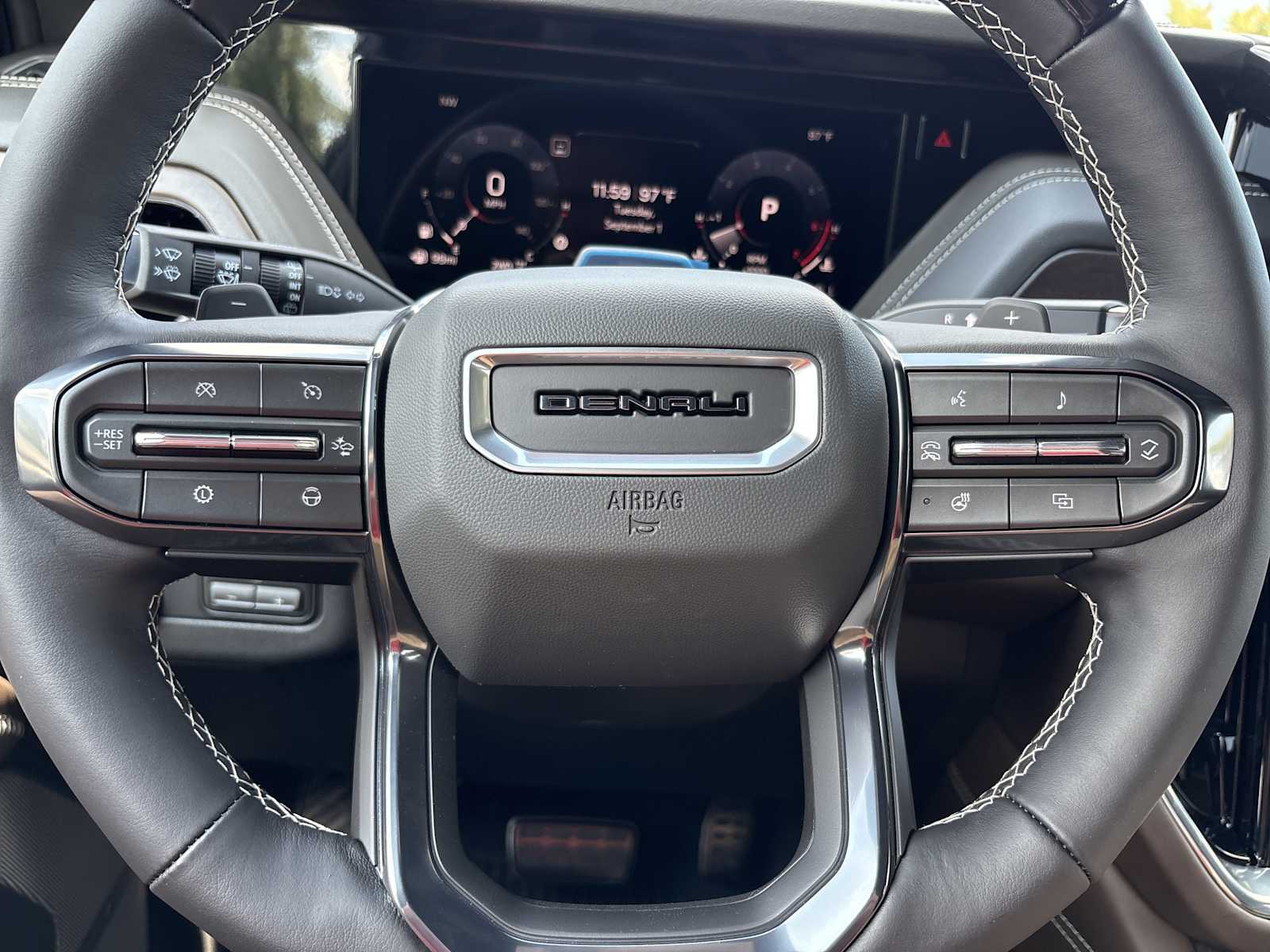 2026 GMC Yukon XL Denali Ultimate - Photo 9