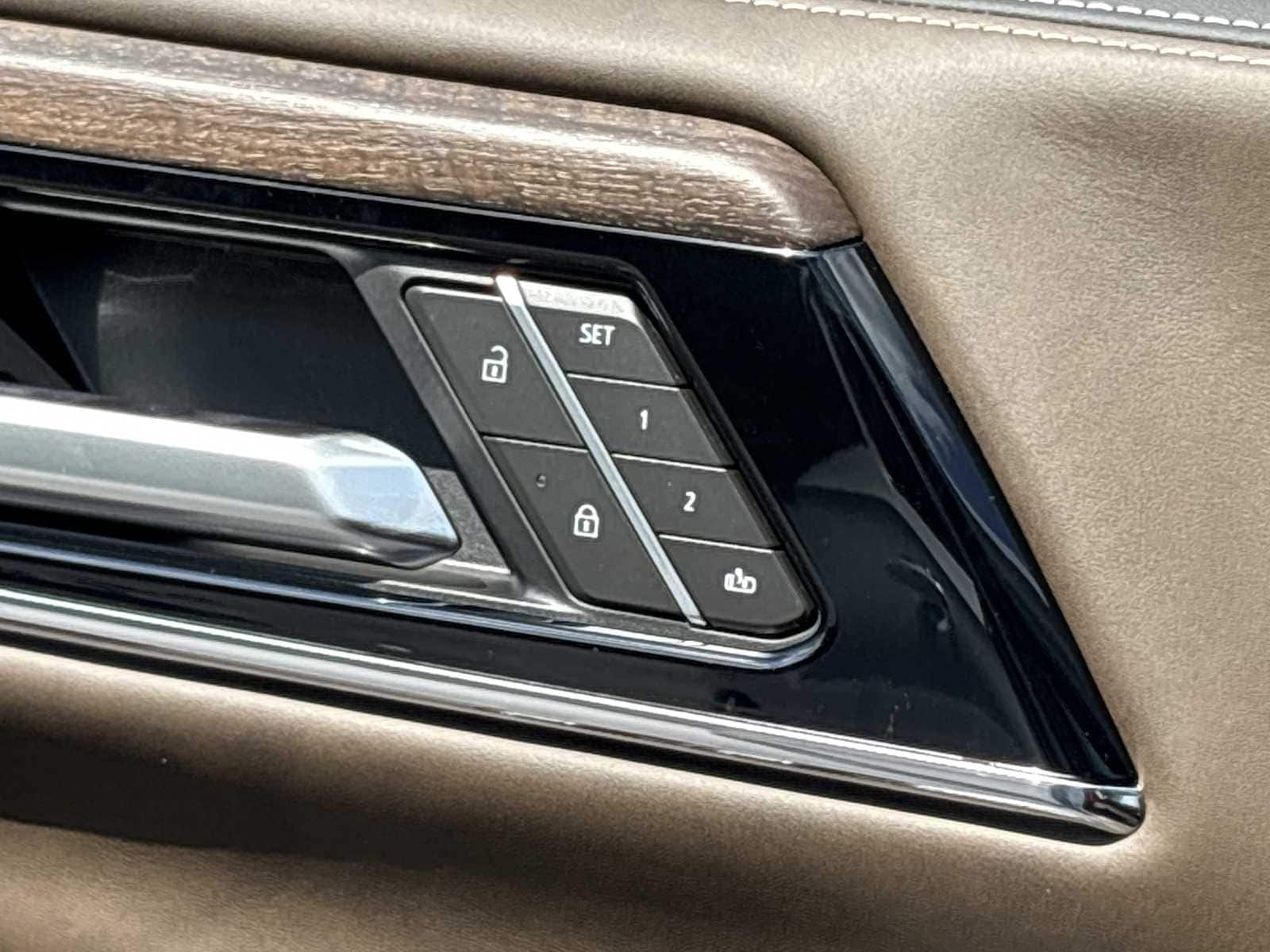 2026 GMC Yukon XL Denali Ultimate - Photo 14