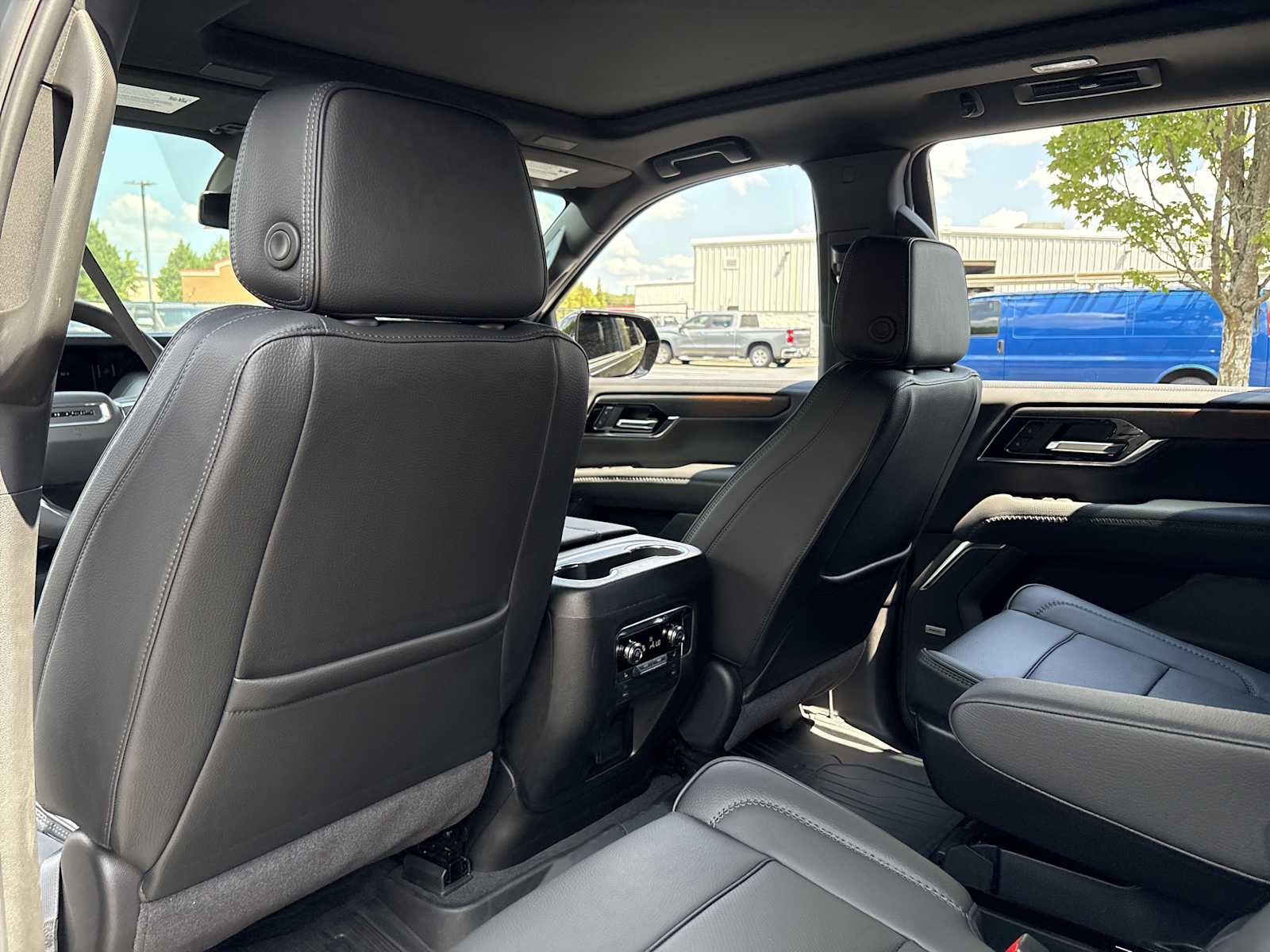 2026 GMC Yukon Denali - Photo 18