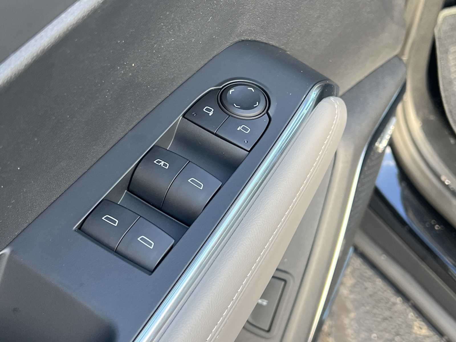 2026 GMC Acadia Elevation - Photo 14
