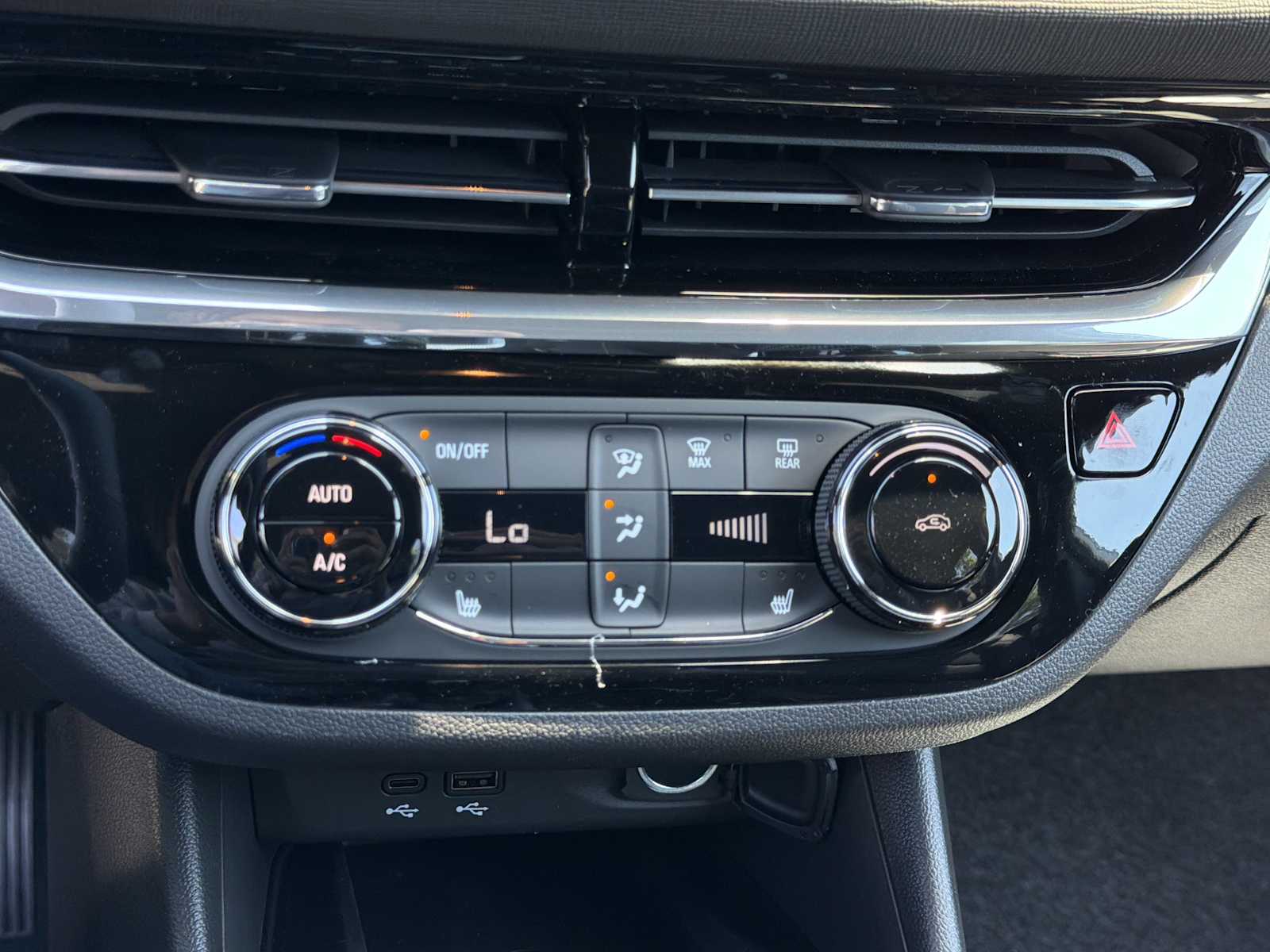 2026 Buick Envista Sport Touring - Photo 8
