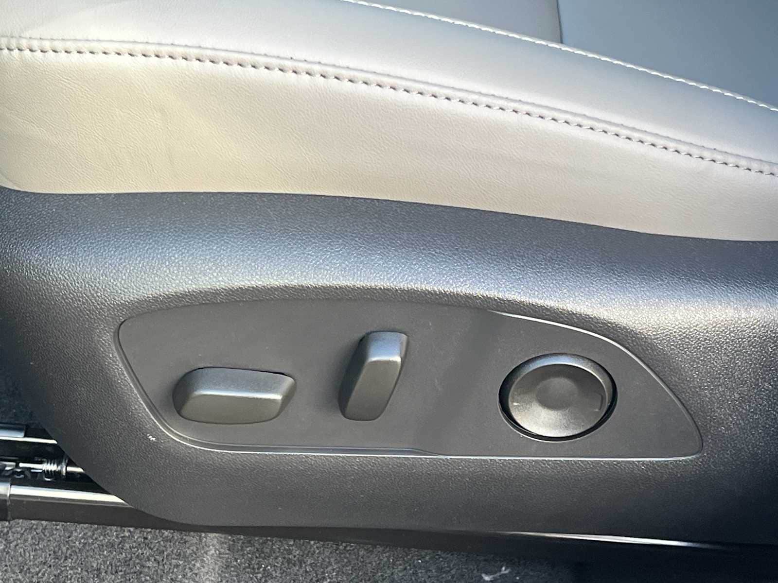 2026 GMC Acadia Elevation - Photo 16
