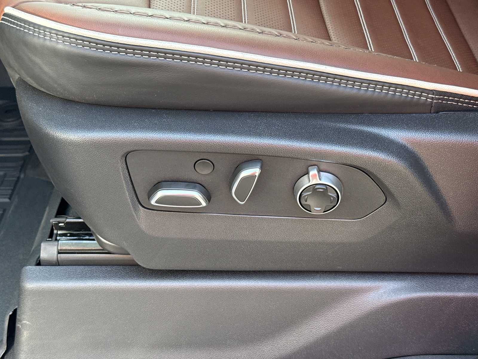 2025 GMC Sierra 3500HD Denali Ultimate - Photo 27