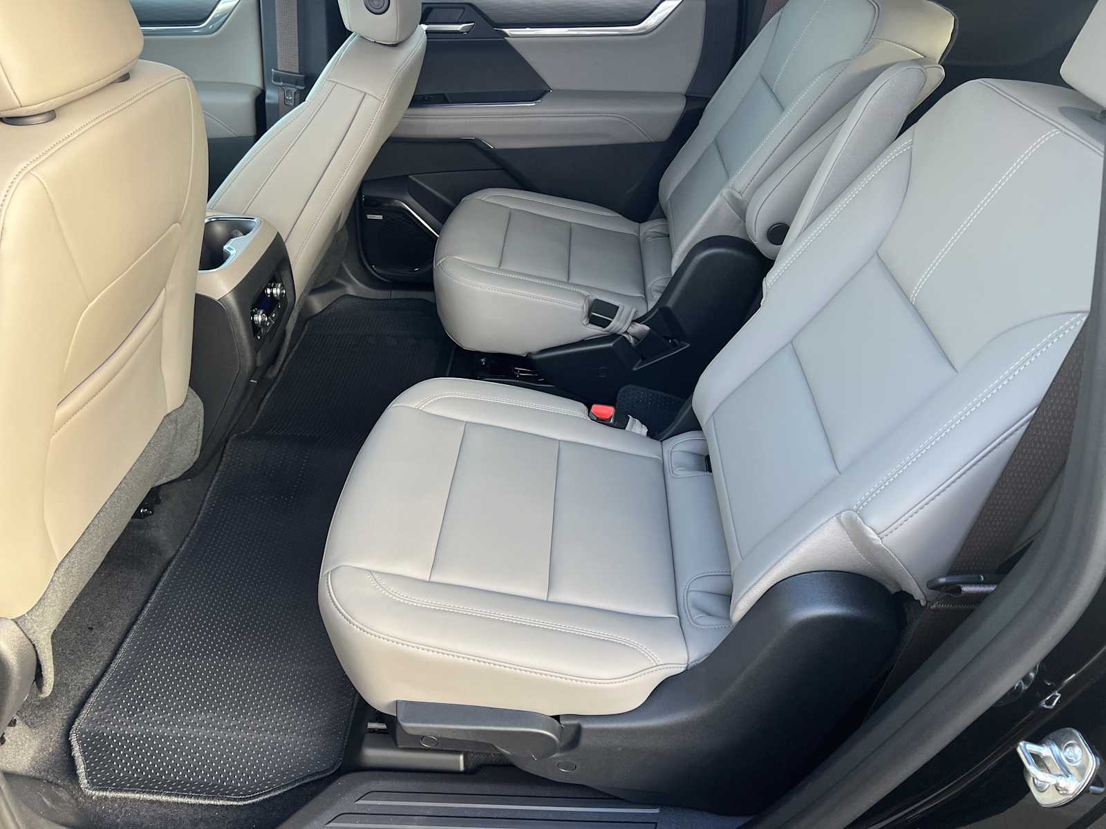 2026 GMC Acadia Elevation - Photo 17