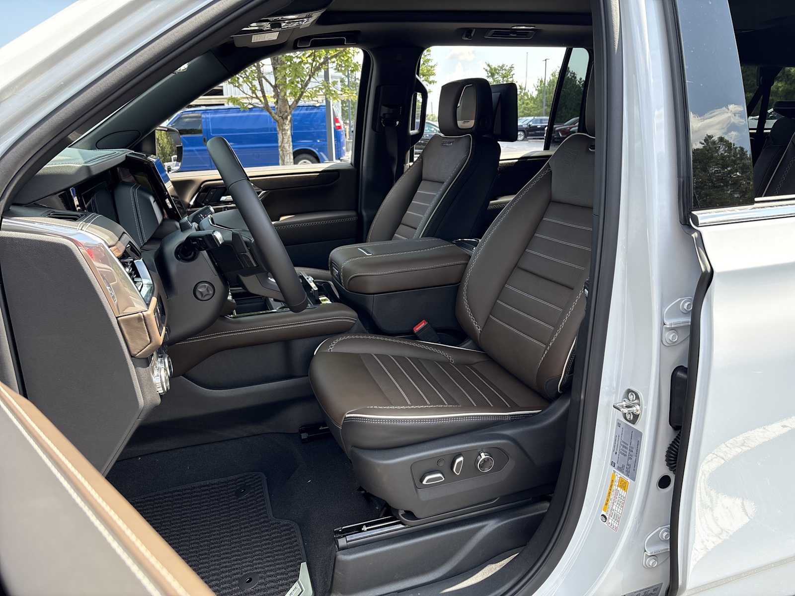 2026 GMC Yukon XL Denali Ultimate - Photo 16