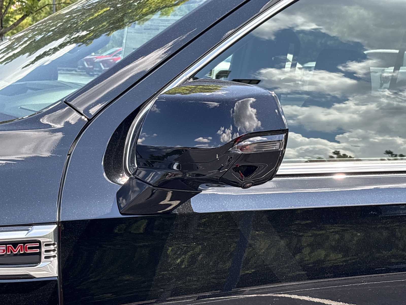 2026 GMC Yukon Denali - Photo 25