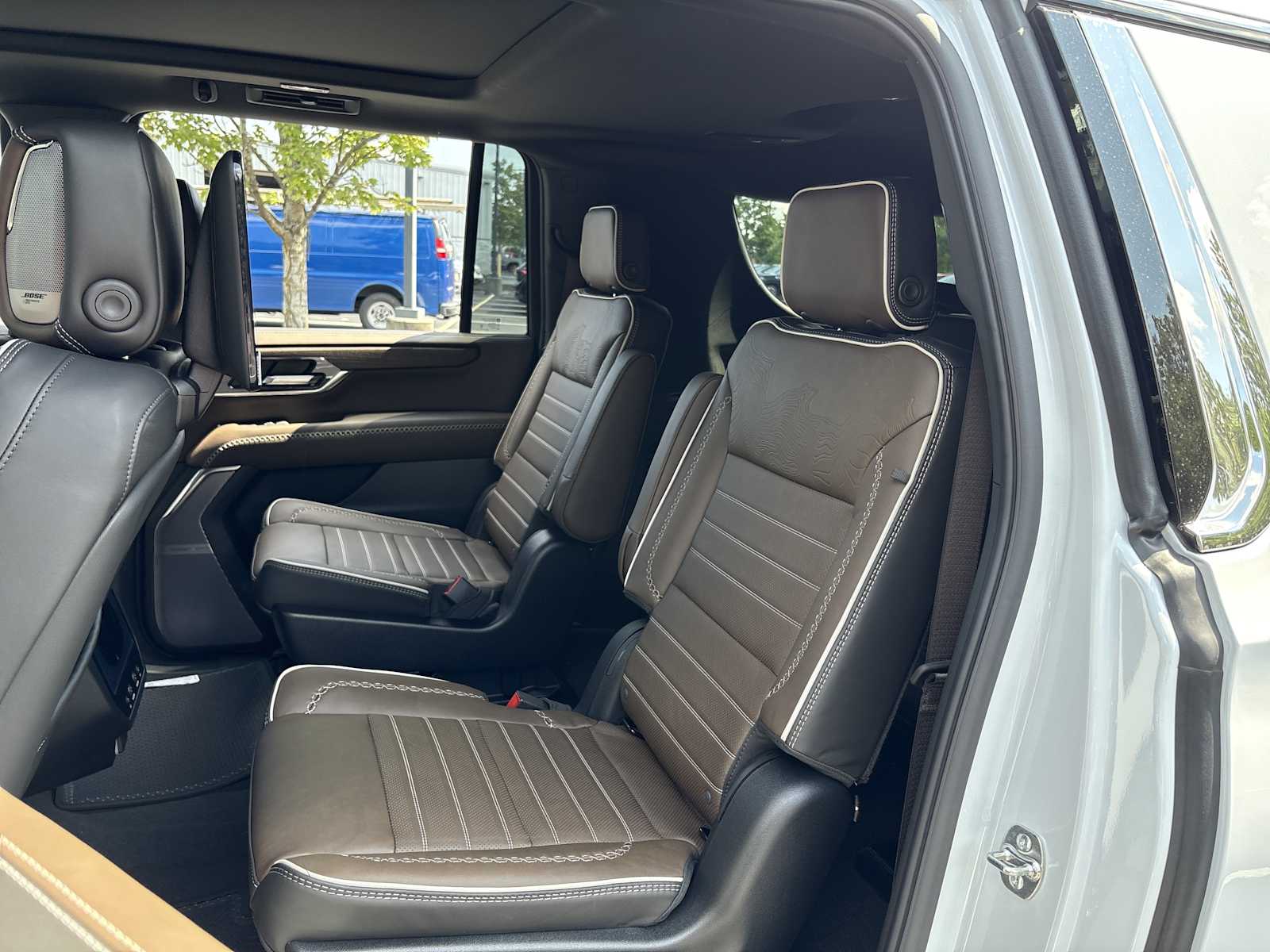 2026 GMC Yukon XL Denali Ultimate - Photo 17