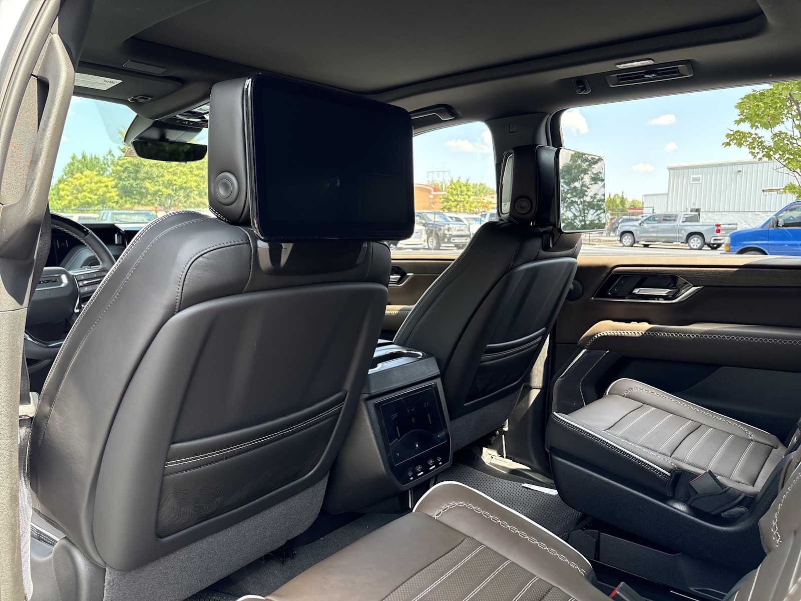 2026 GMC Yukon XL Denali Ultimate - Photo 18