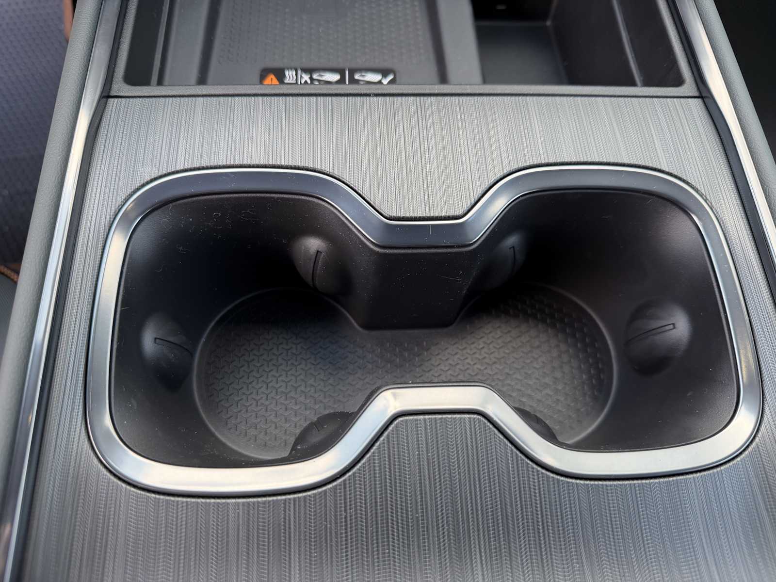 2026 GMC Acadia AT4 - Photo 9