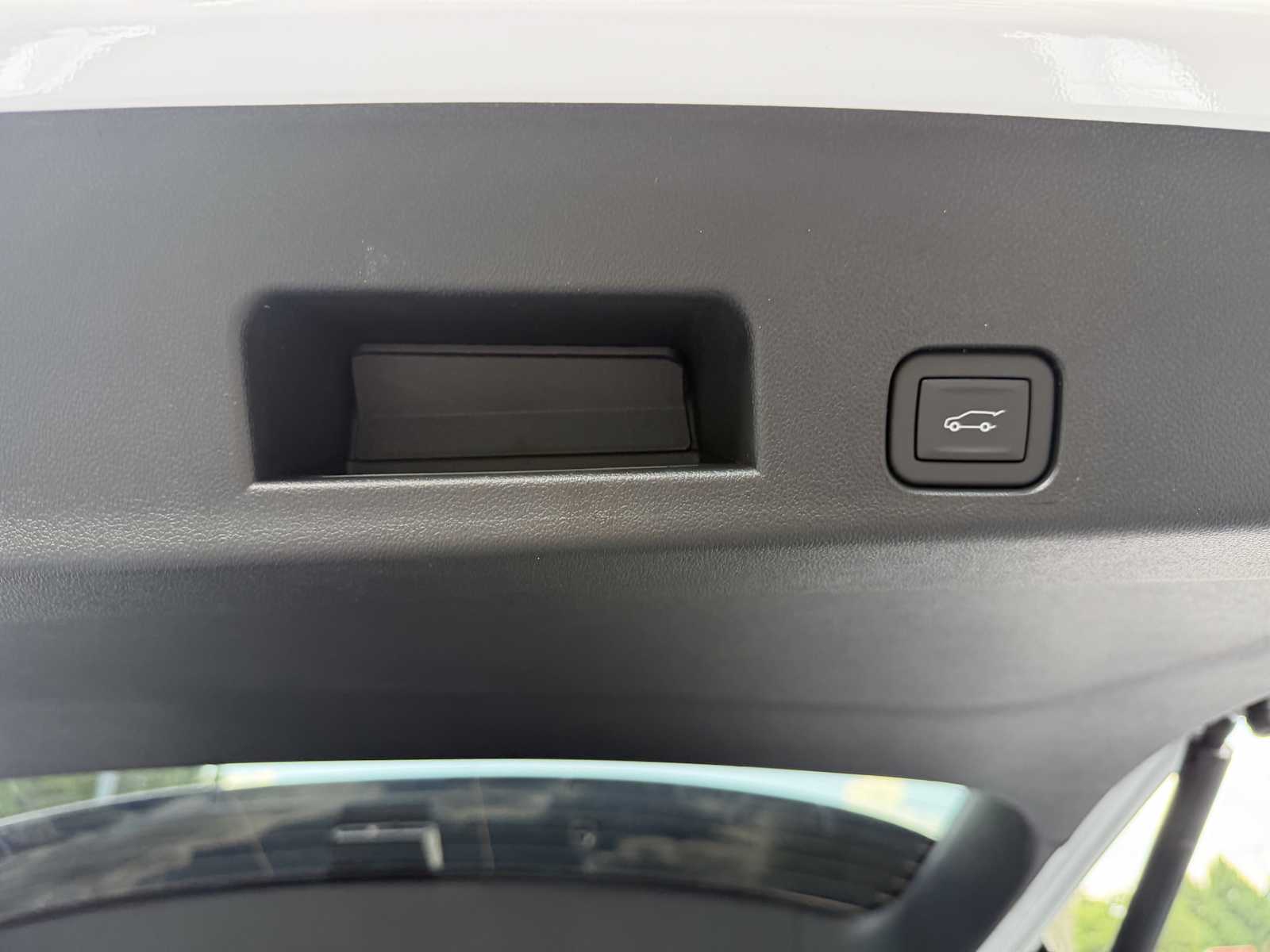2026 GMC Acadia AT4 - Photo 28