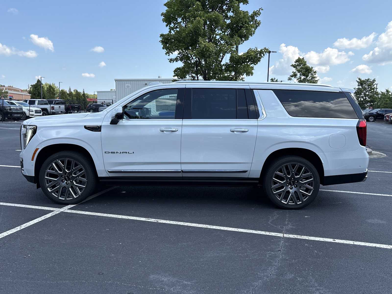 2026 GMC Yukon XL Denali Ultimate - Photo 20