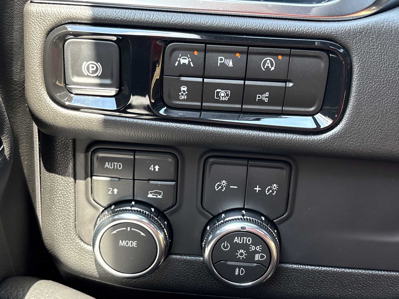 2026 GMC Yukon Denali - Photo 10