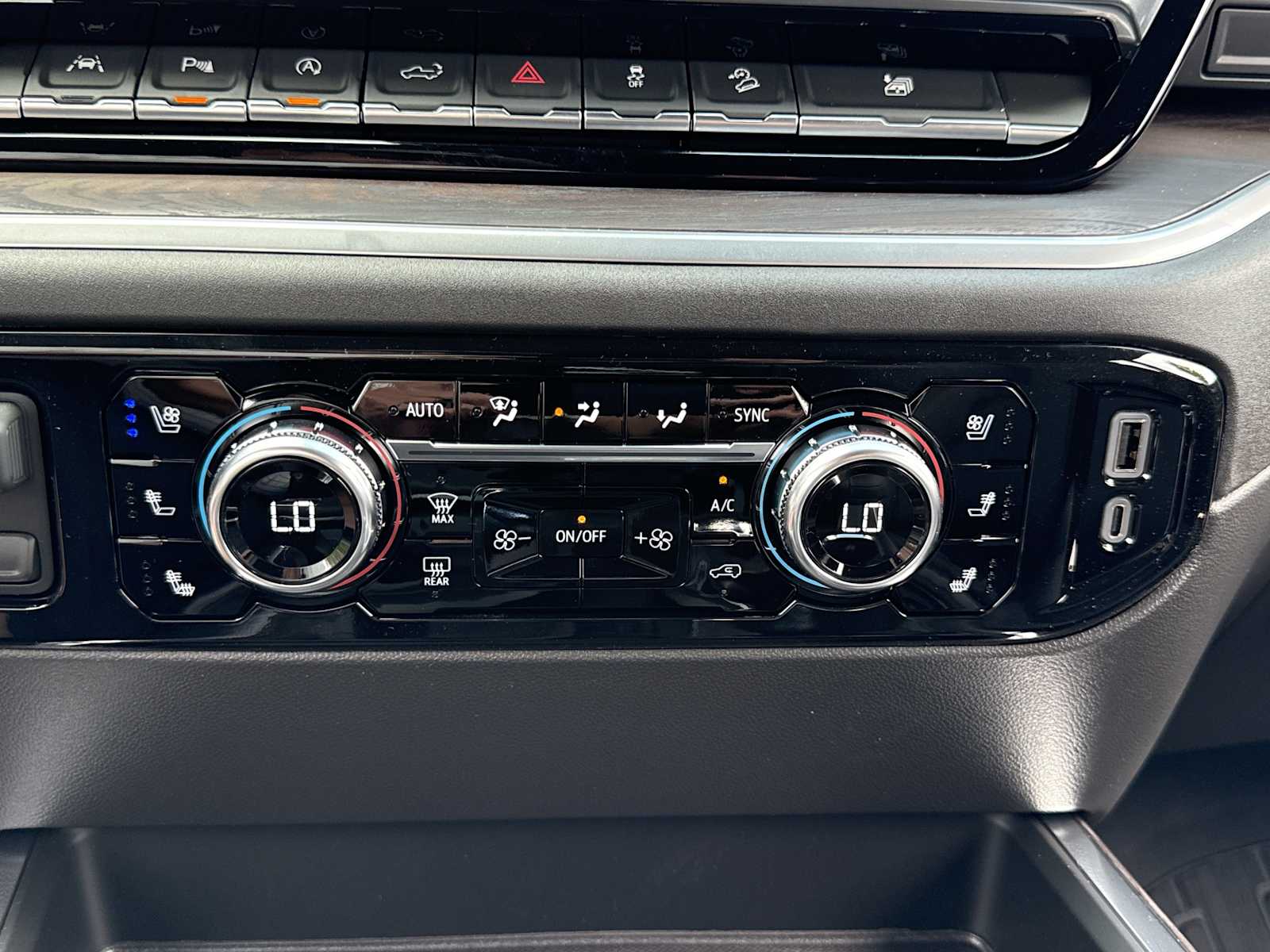 2026 GMC Sierra 1500 SLT - Photo 9