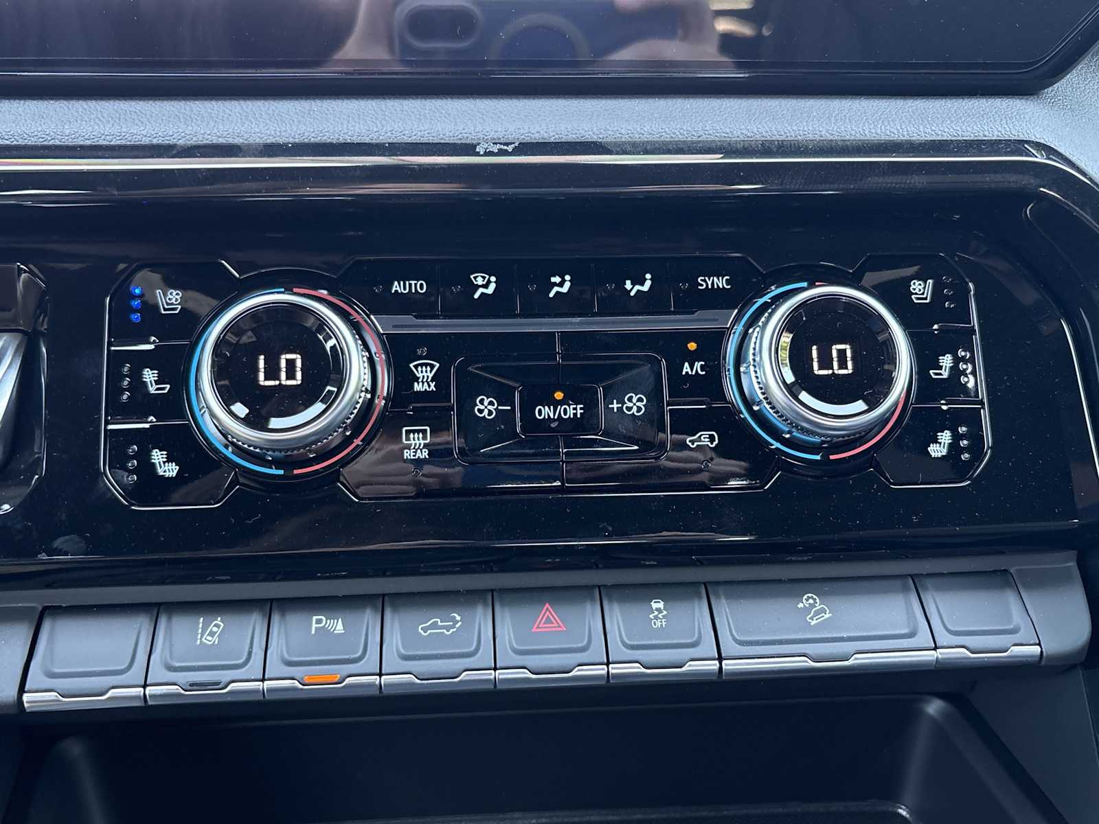 2026 GMC Sierra 2500HD AT4 - Photo 6
