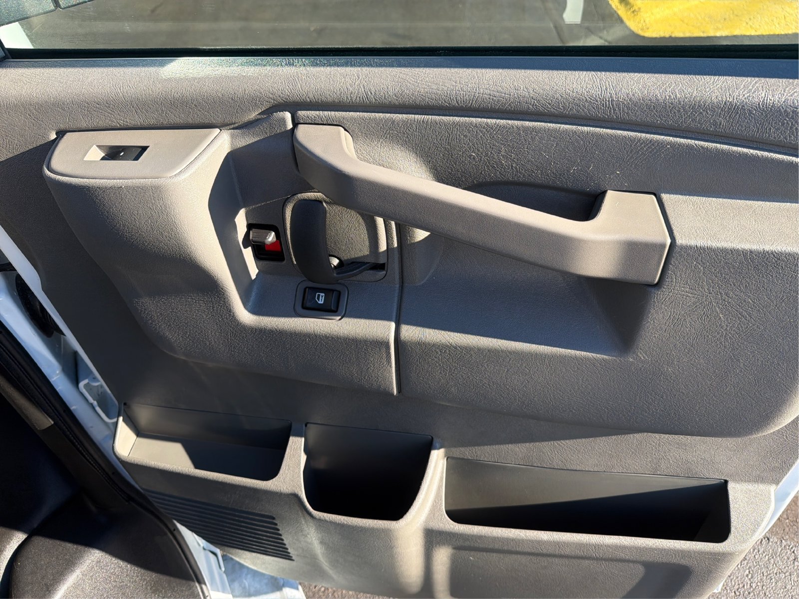 2025 GMC Savana Cargo Work Van - Photo 19
