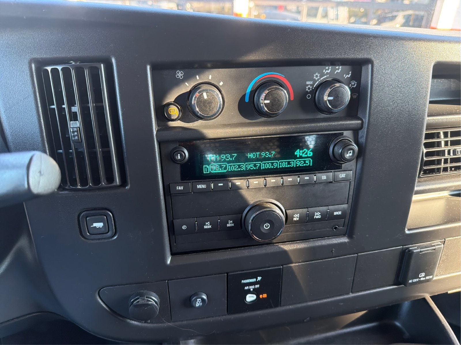 2025 GMC Savana Cargo Work Van - Photo 25