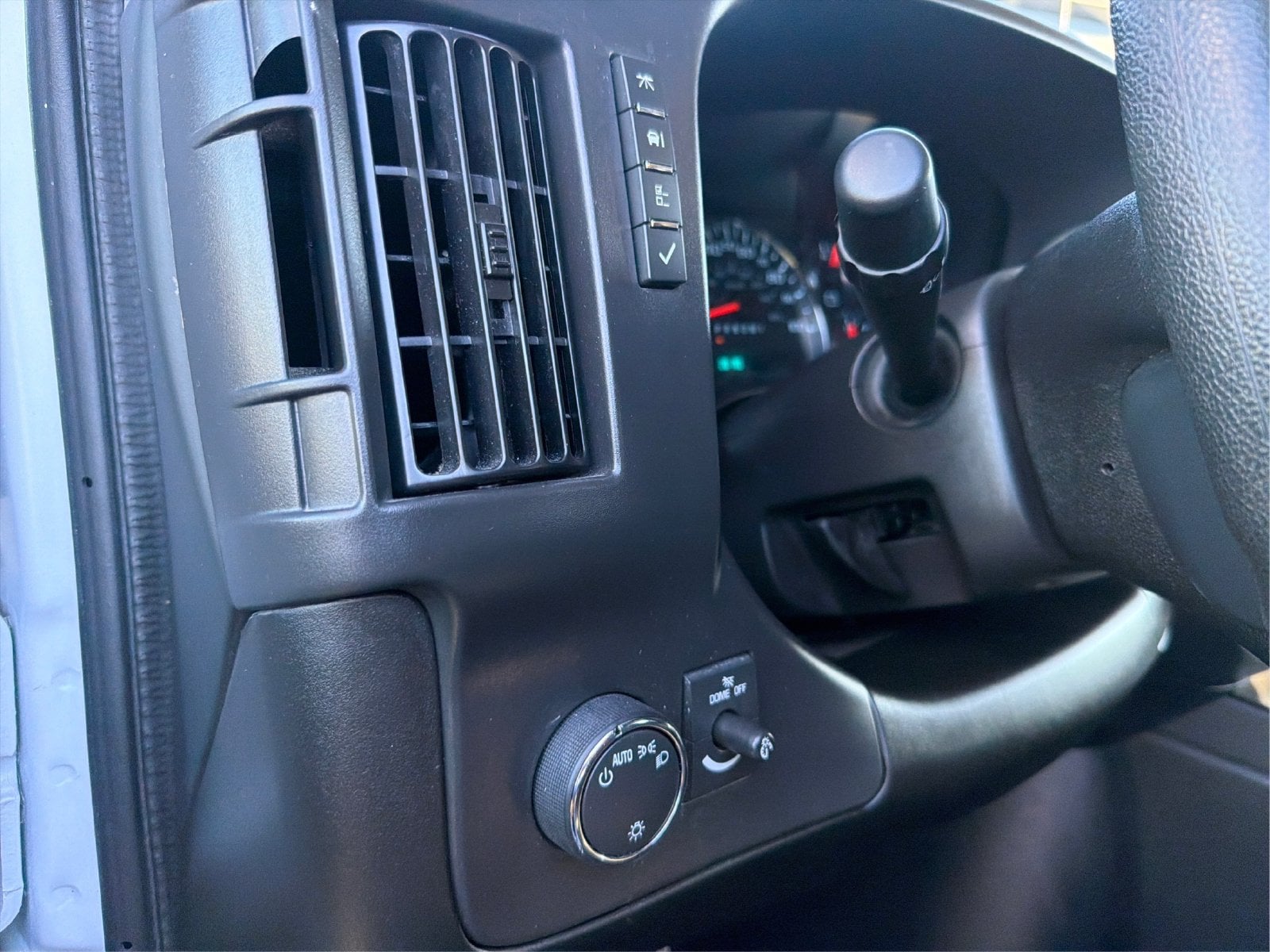 2025 GMC Savana Cargo Work Van - Photo 17