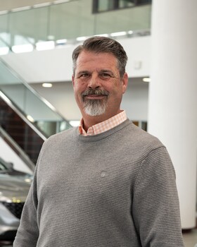 Staff member Robert Patt from ID_43cd43851632