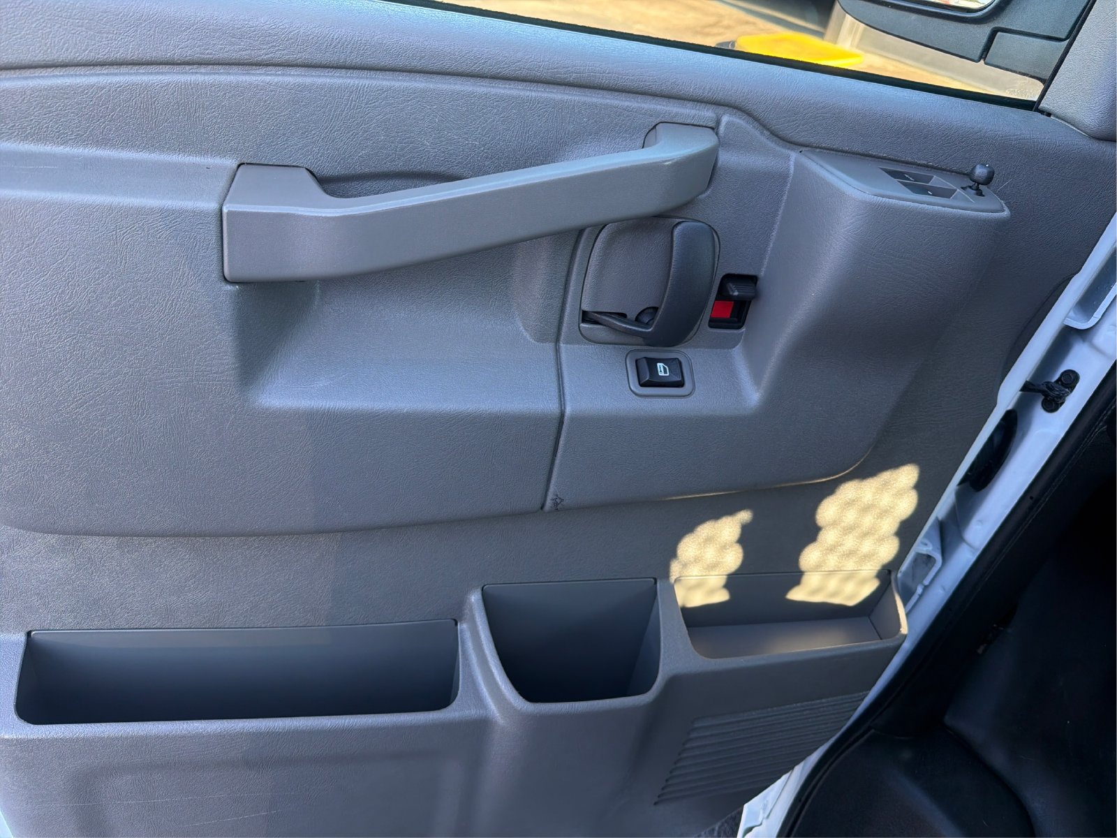 2025 GMC Savana Cargo Work Van - Photo 18