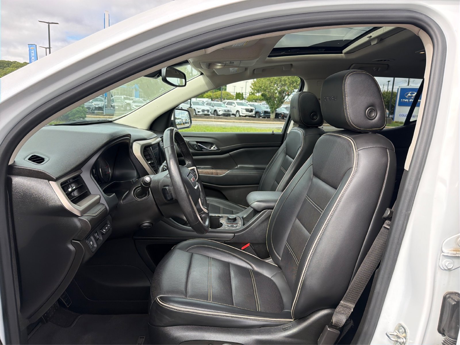 2022 GMC Acadia Denali - Photo 8
