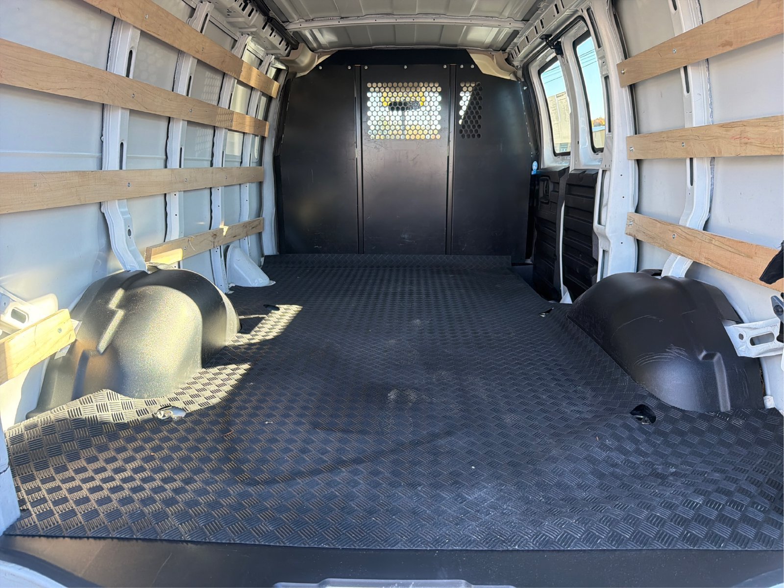 2025 GMC Savana Cargo Work Van - Photo 11