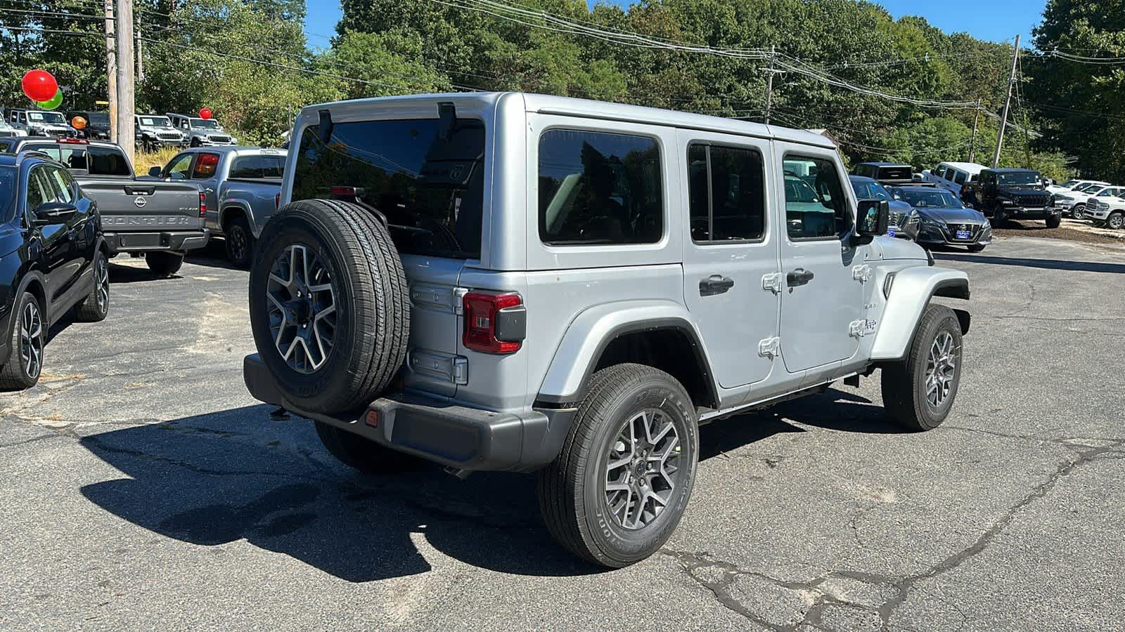 2024 Jeep Wrangler Sahara photo 4
