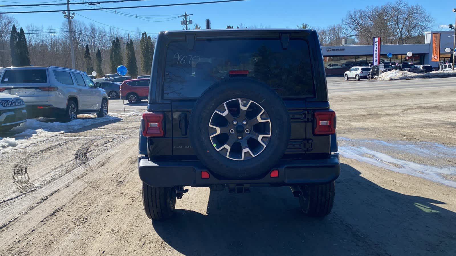 2025 Jeep Wrangler Sahara photo 4
