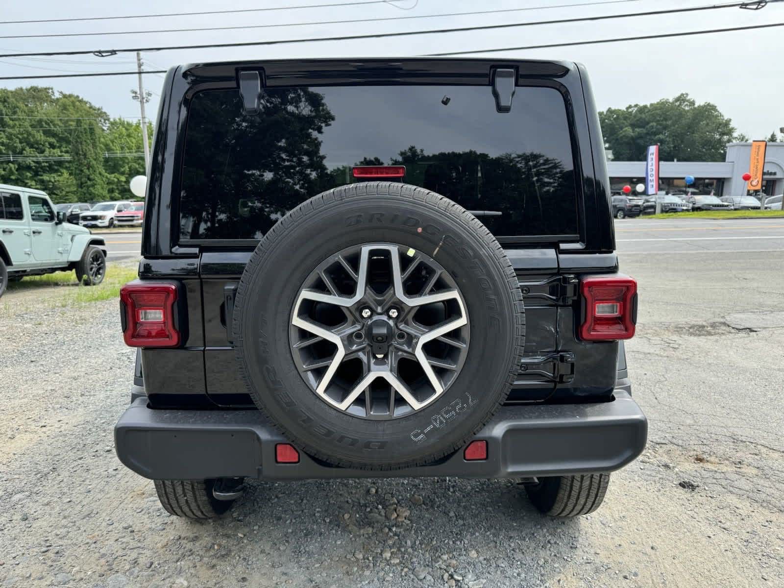2024 Jeep Wrangler Sahara photo 3