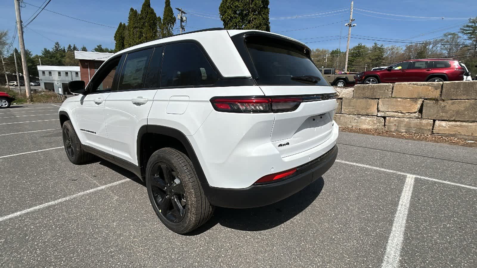 2025 Jeep Grand Cherokee Limited photo 3