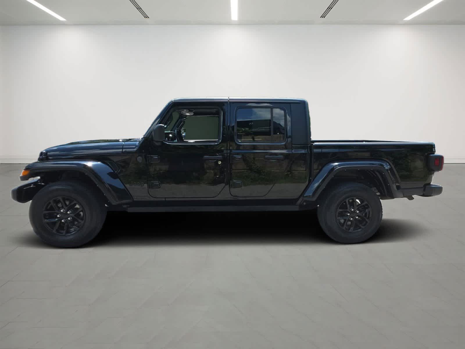 2022 Jeep Gladiator Altitude photo 2