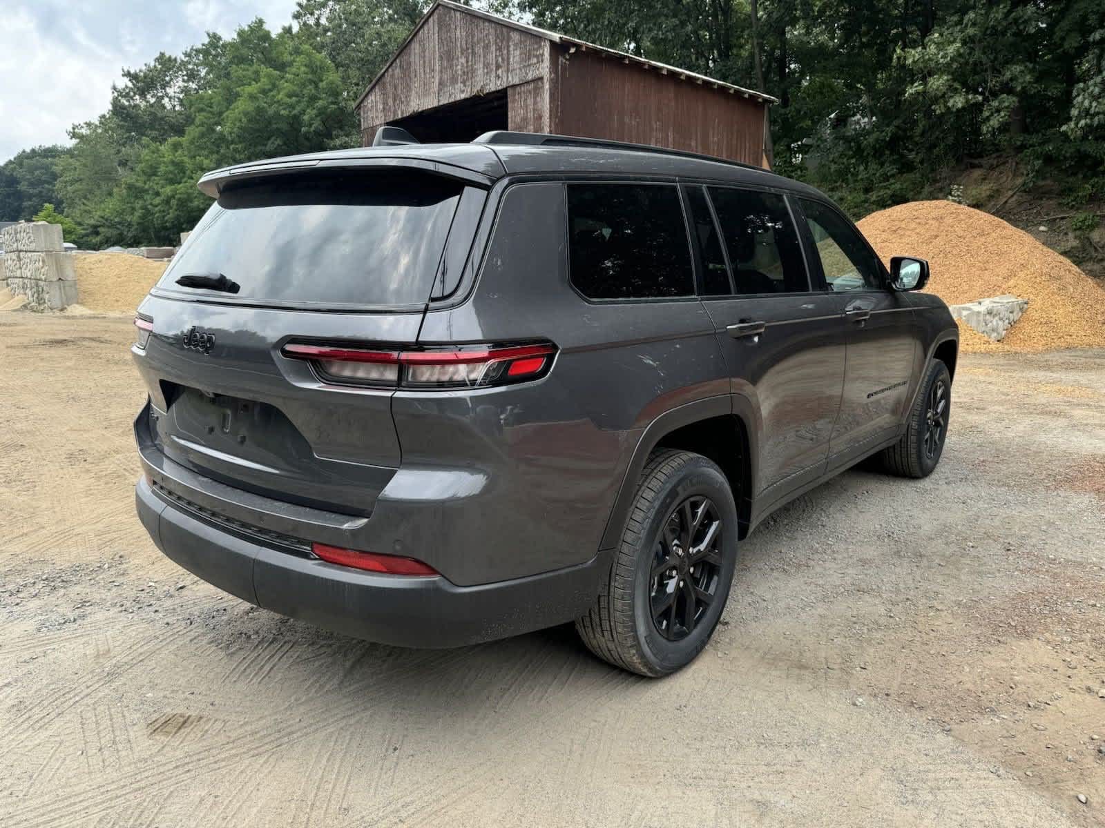 2024 Jeep Grand Cherokee Altitude photo 4