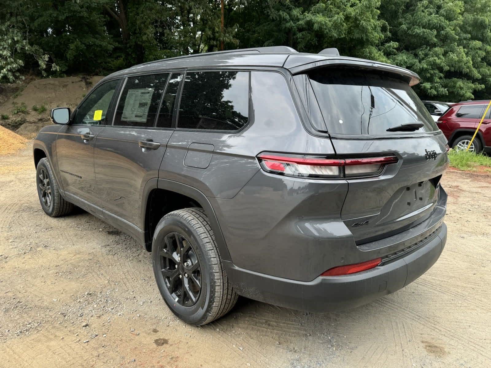 2024 Jeep Grand Cherokee Altitude photo 2