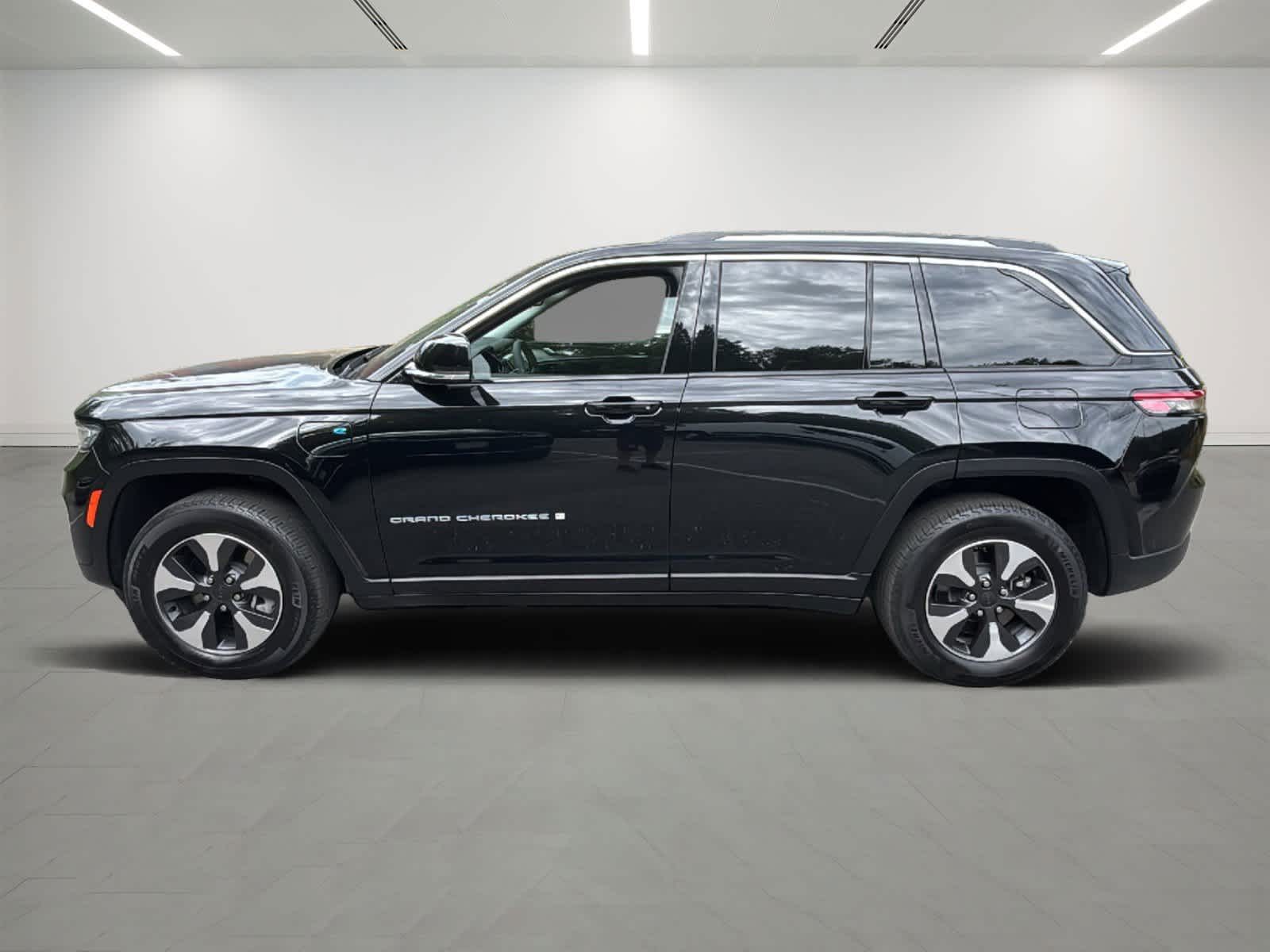 2023 Jeep Cherokee 4xe photo 2