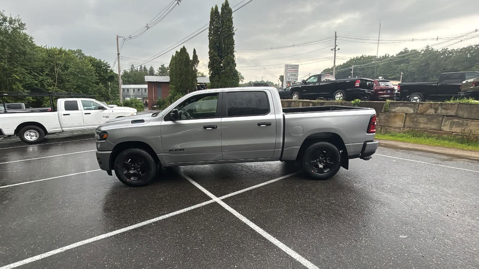 2025 Ram 1500 Tradesman photo 2