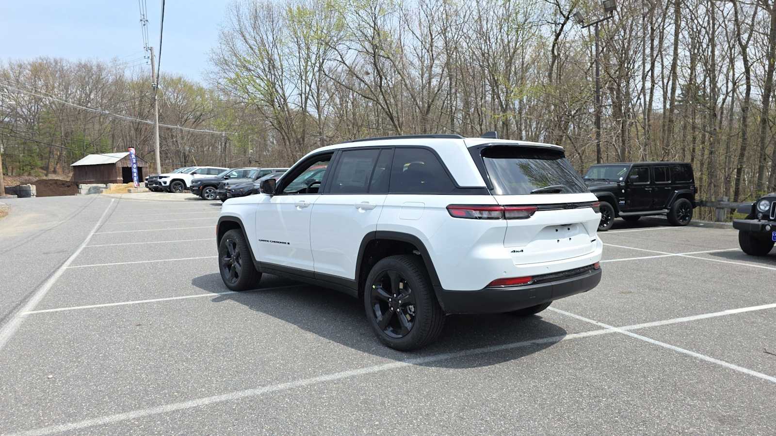 2025 Jeep Grand Cherokee Limited photo 3
