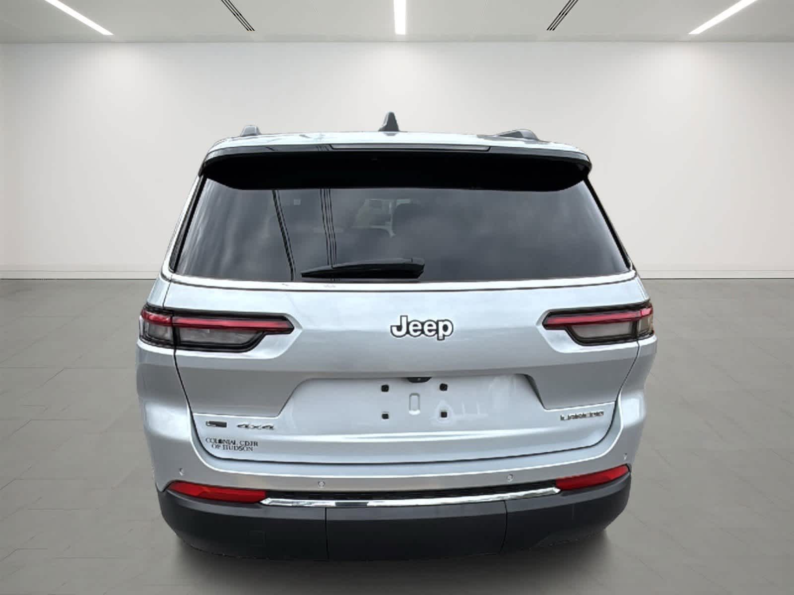 2021 Jeep Grand Cherokee Laredo photo 3